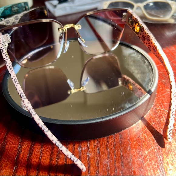 Stylish Pink Sunglasses - Picture 4 of 4